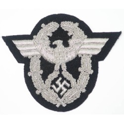 RD673.)POLICE OFFICER'S SLEEVE EAGLE ON BLACK