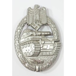 RD685.)PANZER ASSAULT BADGE IN SILVER
