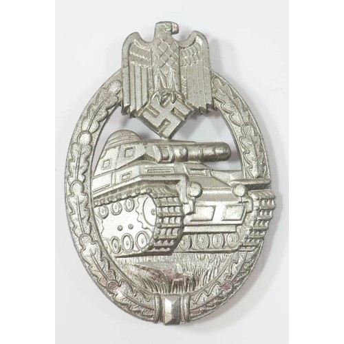 RD685.)PANZER ASSAULT BADGE IN SILVER