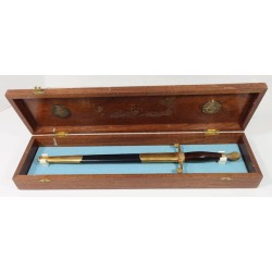 OC615.)CASED RAF BATTLE OF BRITAIN COMMEMORATIVE PRESENTATION DAGGER
