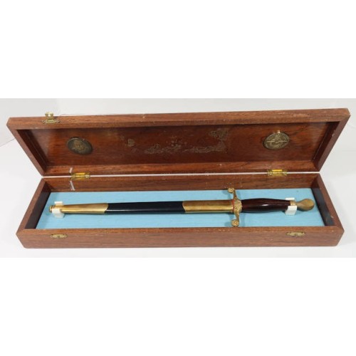 OC615.)CASED RAF BATTLE OF BRITAIN COMMEMORATIVE PRESENTATION DAGGER OC615.)CASED RAF BATTLE OF BRITAIN COMMEMORATIVE PRESENTATION DAGGER