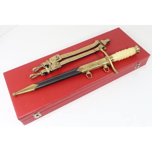 OC609.)CASED DDR EAST GERMAN NAVAL OFFICER'S DAGGER