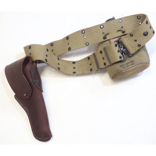 US619.)WWII US ARMY PISTOL BELT, CANTEEN AND HOLSTER US619.)WWII US ARMY PISTOL BELT, CANTEEN AND HOLSTER