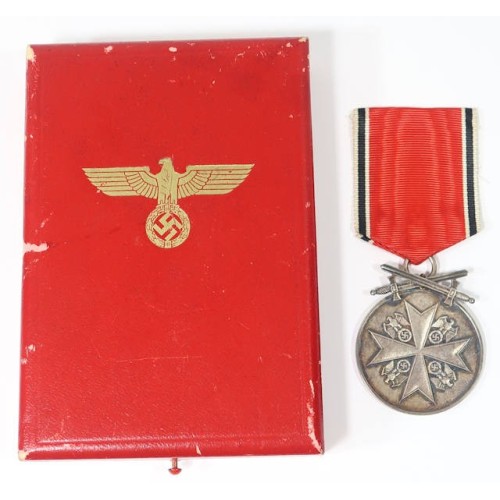 G774.)CASED EAGLE ORDER SERVICE MEDAL IN SILVER WITH SWORDS