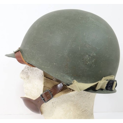 RD799.)WWII US ARMY PARATROOPER'S STEEL HELMET AND LINER