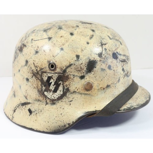 RD872.)WAFFEN-SS M40 SNOW CAMOUFLAGED SINGLE DECAL HELMET