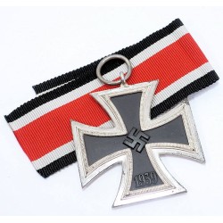 G892.)1939 IRON CROSS 2nd CLASS