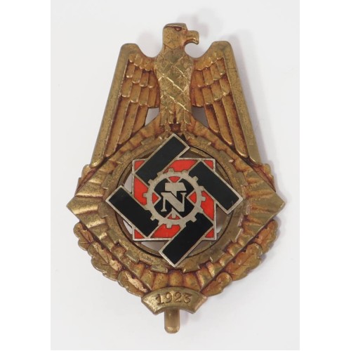 G891.)TENO MEMBERSHIP BADGE