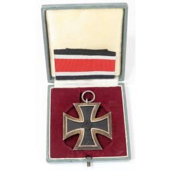 RD883.)CASED 1939 IRON CROSS 2nd CLASS