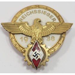 G900.)HJ NATIONAL TRADE COMPETITION BADGE, 1938 IN GOLD