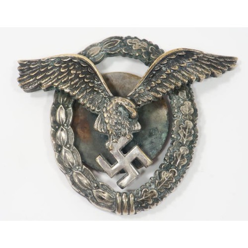 G902.)LUFTWAFFE PILOT'S BADGE; SCREW-BACK