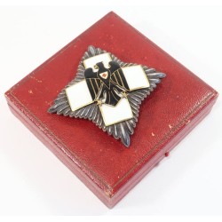 G924.)CASED GERMAN RED CROSS GRAND CROSS BREAST STAR