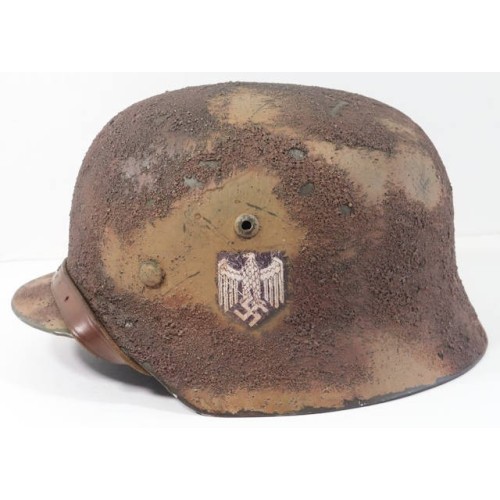 RD846.)GERMAN ARMY M35 SINGLE DECAL STEEL HELMET, CAMOUFLAGED