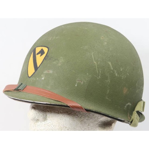 RD972.)KOREAN WAR/VIETNAM WAR US ARMY 1st CAVALRY DIV M-1 HELMET RD972.)KOREAN WAR/VIETNAM WAR US ARMY 1st CAVALRY DIV M-1 HELMET