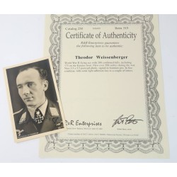 G948.)WARTIME SIGNED PHOTO OF LW ACE THEODOR WEISSENBERGER