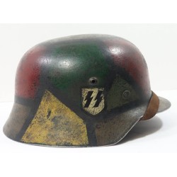 RD1078.)WAFFEN-SS M40 SINGLE DECAL STEEL HELMET, CAMOUFLAGED