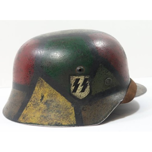 RD1078.)WAFFEN-SS M40 SINGLE DECAL STEEL HELMET, CAMOUFLAGED RD1078.)WAFFEN-SS M40 SINGLE DECAL STEEL HELMET, CAMOUFLAGED