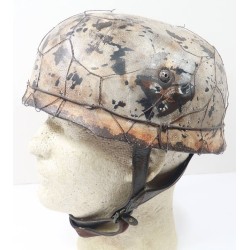 RD1091.)LUFTWAFFE PARATROOPER'S CAMOUFLAGED HELMET, DOUBLE-DECAL WITH WIRE