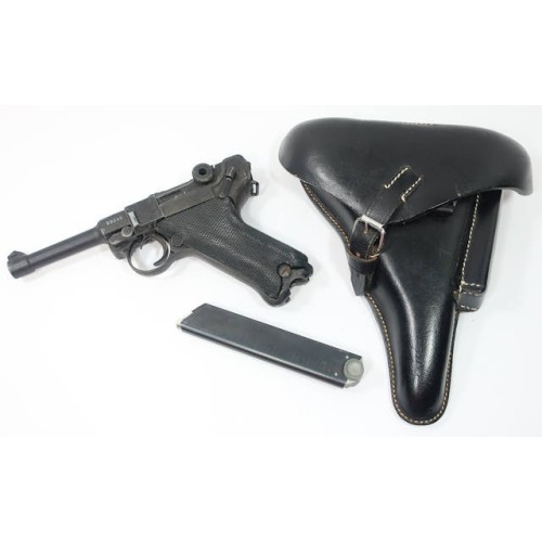 RD1087.)WWII GERMAN PO8 LUGER AND HOLSTER, NON-FIRING REPLICA RD1087.)WWII GERMAN PO8 LUGER AND HOLSTER, NON-FIRING REPLICA