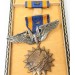 US1111.)CASED WWII USAAF AIR MEDAL WITH GUNNER'S WING US1111.)CASED WWII USAAF AIR MEDAL WITH GUNNER'S WING