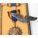 US1111.)CASED WWII USAAF AIR MEDAL WITH GUNNER'S WING US1111.)CASED WWII USAAF AIR MEDAL WITH GUNNER'S WING