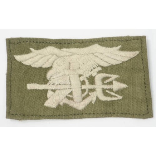 US1106.)VIETNAM WAR US NAVY SEALS CLOTH EMBROIDERED BADGE