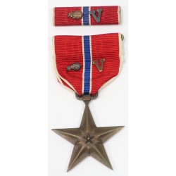 US1117.)WWII BRONZE STAR MEDAL WITH DEVICES