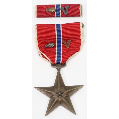 US1117.)WWII BRONZE STAR MEDAL WITH DEVICES US1117.)WWII BRONZE STAR MEDAL WITH DEVICES