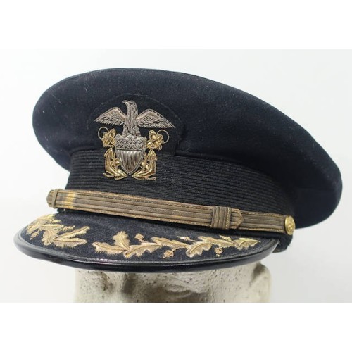 US1130.)WWII US NAVY CAPTAIN'S NAVY BLUE VISOR CAP US1130.)WWII US NAVY CAPTAIN'S NAVY BLUE VISOR CAP