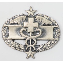 US1122.)COMBAT MEDIC'S BADGE FOR THREE WARS