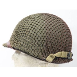 US1129.)WORLD WAR TWO US ARMY M-1 STEEL HELMET W/CAMOUFLAGE NET