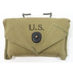US1019.)WWII US ARMY FIELD DRESSING AND POUCH
