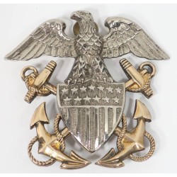 US1025.)WWII US NAVY OFFICER'S VISOR CAP EAGLE