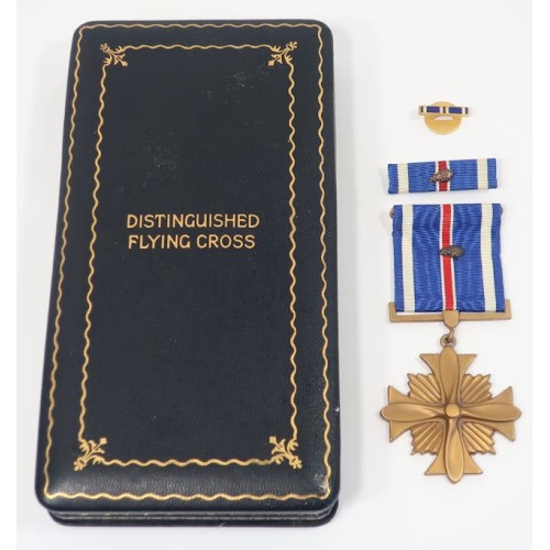 US1016.)CASED WWII USAAF DISTINGUISHED FLYING CROSS US1016.)CASED WWII USAAF DISTINGUISHED FLYING CROSS